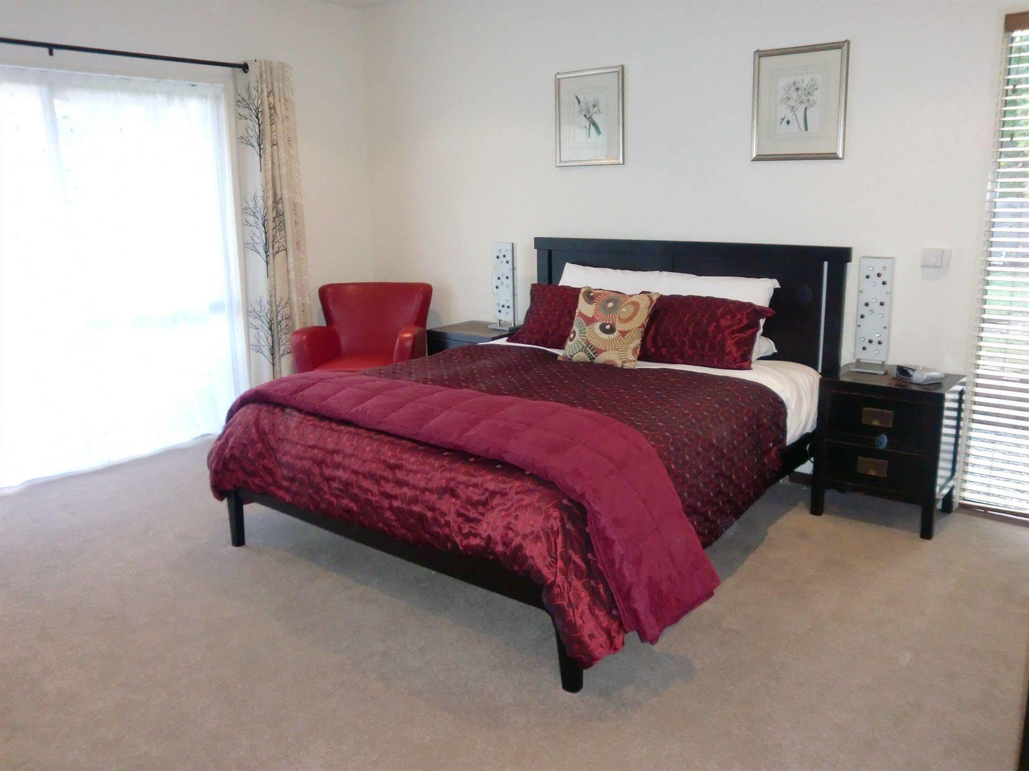 Maple Lodge Luxury Bed & Breakfast Albert Town Exterior foto