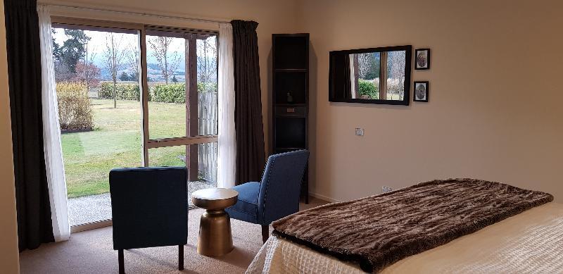Maple Lodge Luxury Bed & Breakfast Albert Town Exterior foto